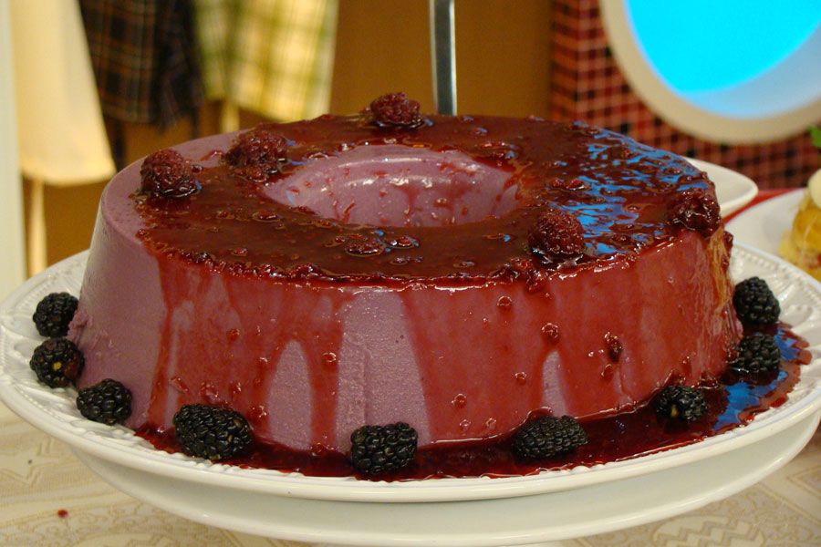 Pudim de Uva com calda de frutas vermelhas | Band Receitas