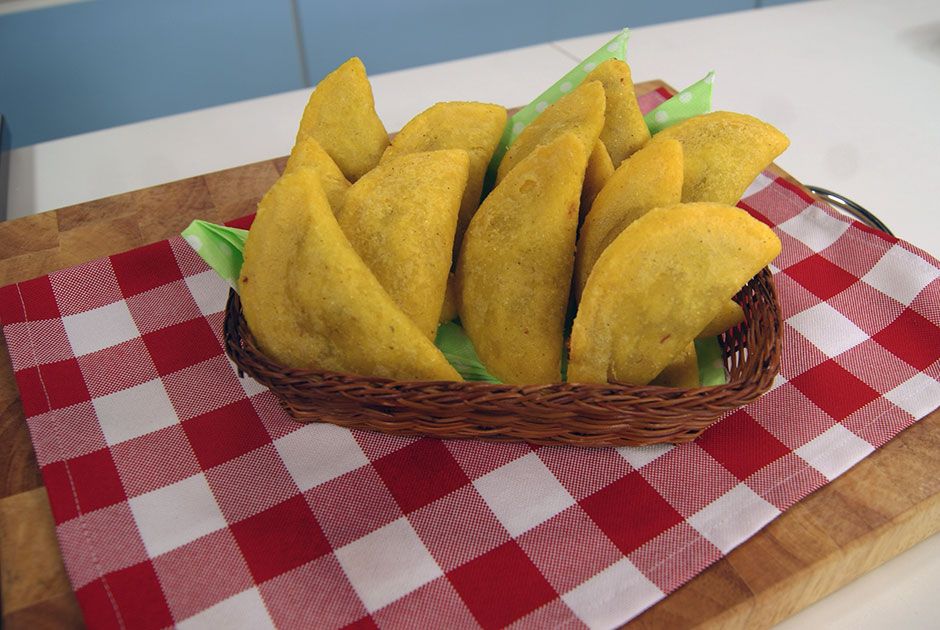 Pastel de Angu com Carne Seca | Band Receitas