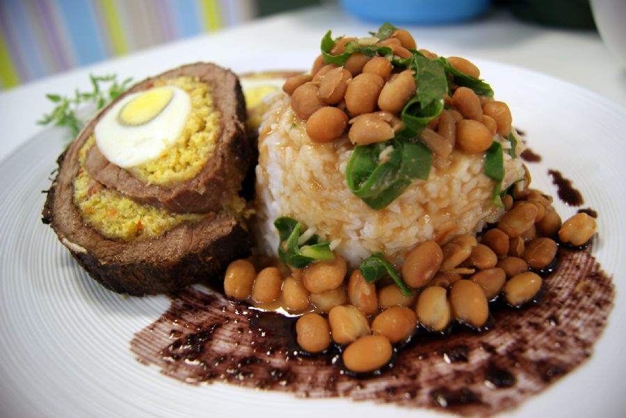 Carne Assada Recheada com Ovo e Farofa | Band Receitas