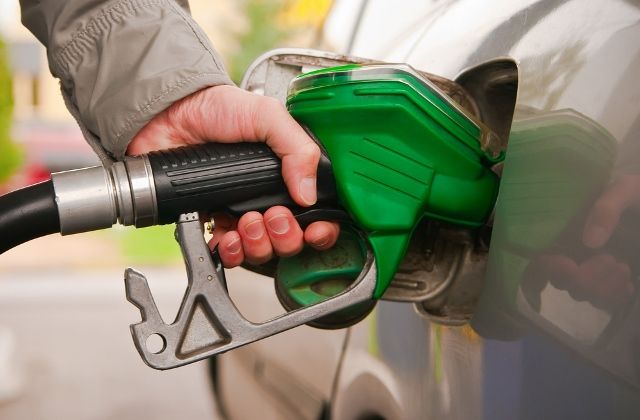 Gasolina pode ficar até R$1,60 mais barata em MG após redução do ICMS