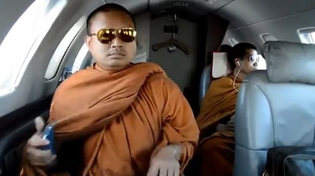 Imagens de monges em jato criam polêmica - Notícias - Notícias ...