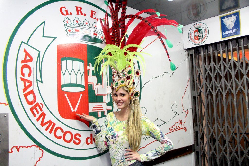 Bárbara Evans exibe parte de sua fantasia do Carnaval 2014 / Rodrigo dos Anjos / AgNews