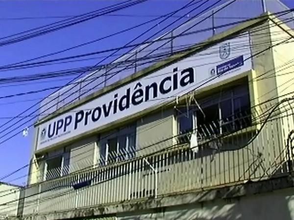 PMs da UPP Providência realizam apreensão - Band.com.br