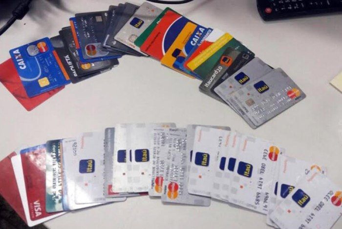 Clonador é preso com mais de 40 cartões em Niterói
