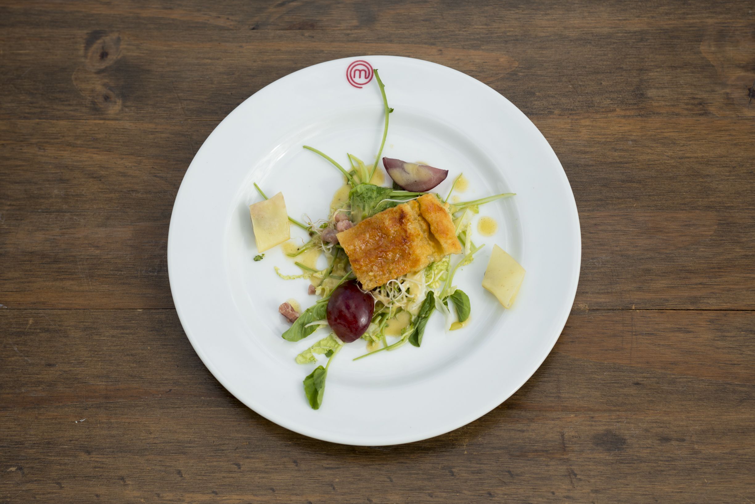 Salada de embutidos com uva e queijo colonial com mel | Band Receitas