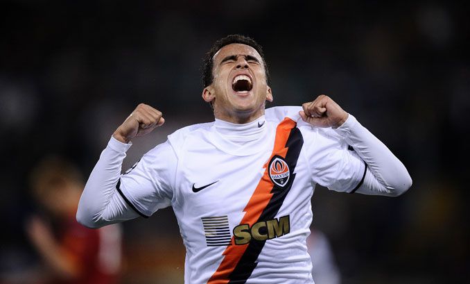 Jadson comemora gol de empate do Shaktar