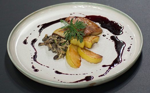 Foie gras ao molho de vinho do Porto com carambola e maçã | Band Receitas