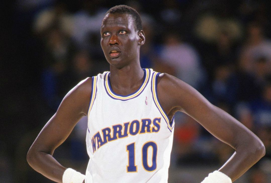 A HISTÓRIA DO JOGADOR MAIS ALTO DA NBA, MANUTE BOL - Histórias Dunkada 