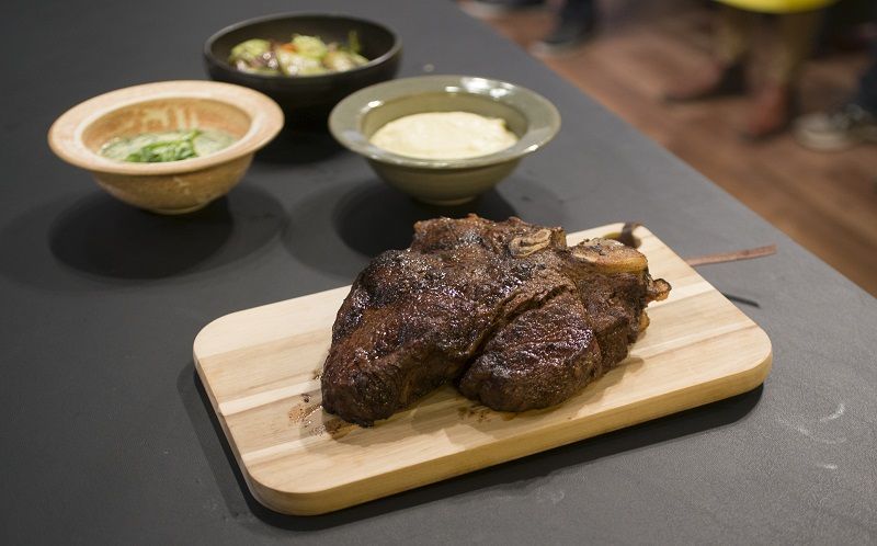 Porterhouse e Creme de Espinafre e Salada com Mamão e Maxixe | Band Receitas