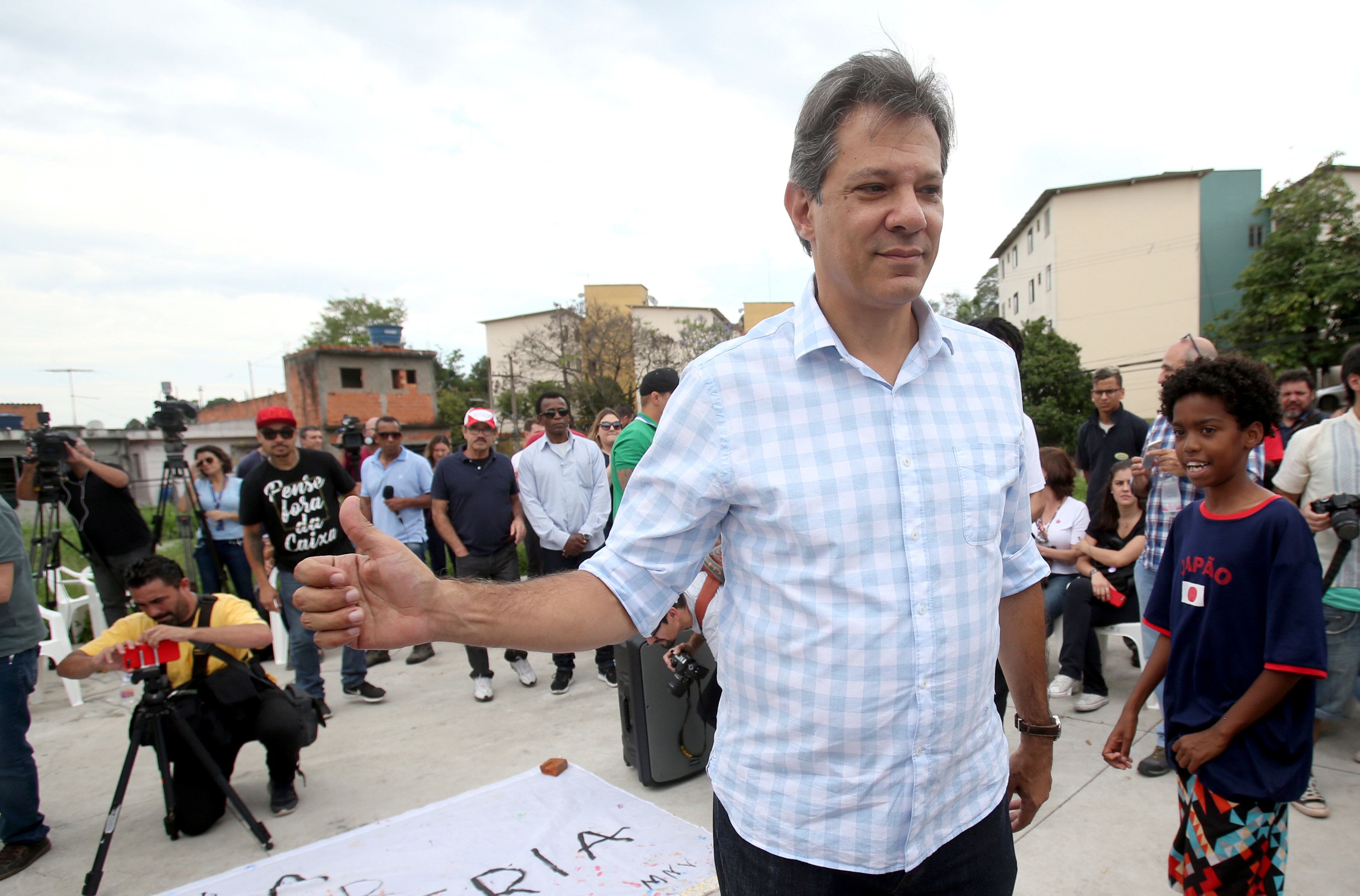 Fernando Haddad faz campanha na periferia de São Paulo Amanda Perobelli/Reuters