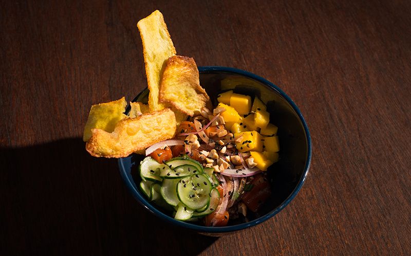 Poke de Salmão e Quinoa, com Manga, Sunomono e Chips de mandioquinha | Band Receitas