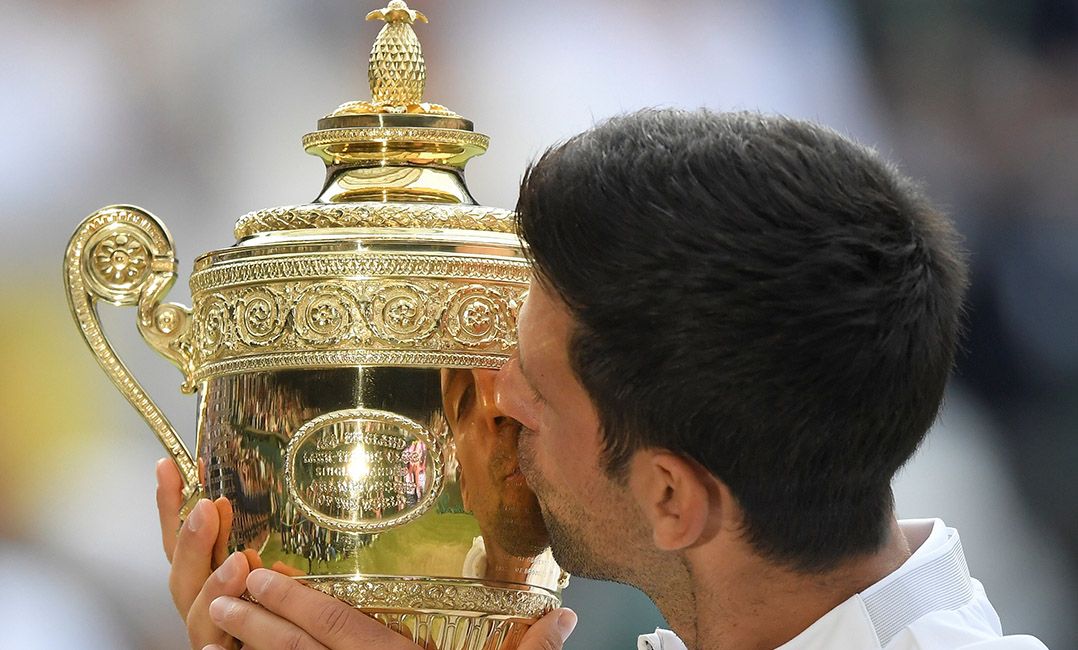 Djokovic bate Federer, leva penta de Wimbledon e iguala feito de Borg