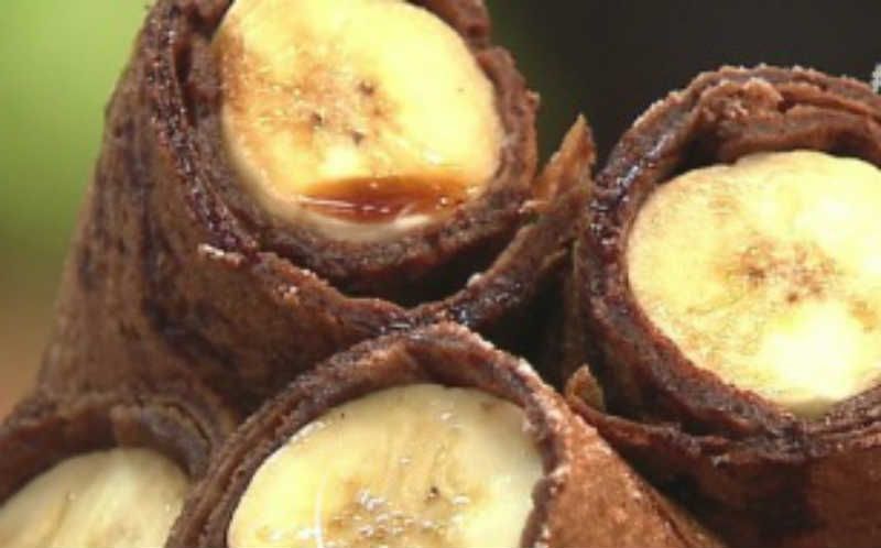 Panqueca de Chocolate Recheada de Banana | Band Receitas