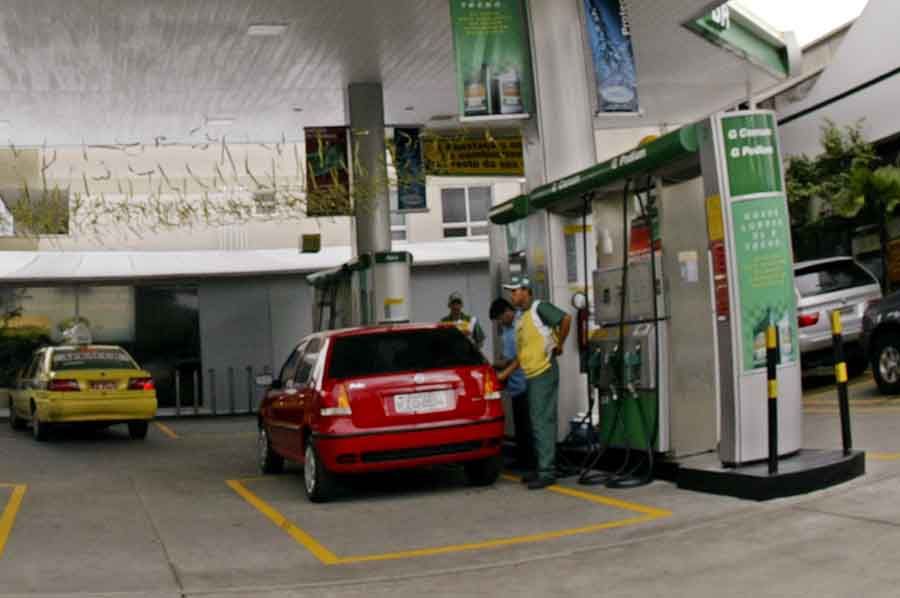 Aumento do consumo não deverá alterar preço da gasolina 