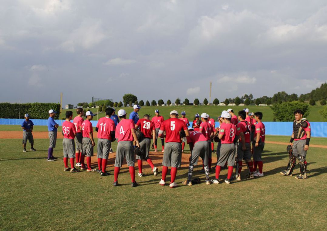 Jovens brasileiros sonham em chegar à maior liga de beisebol do