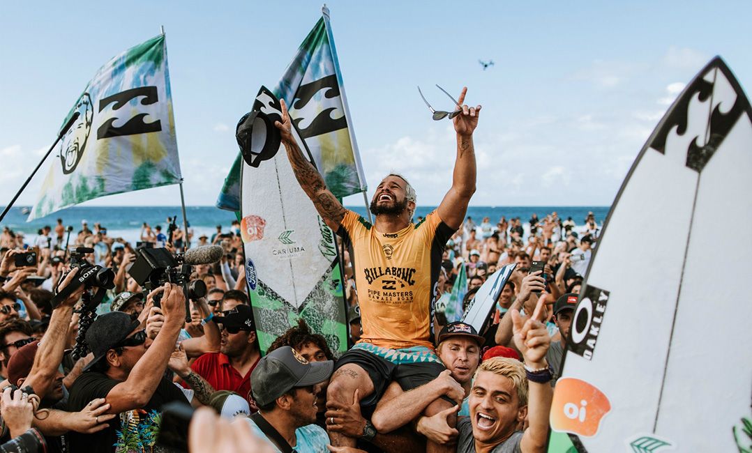 Italo Ferreira foi campeão mundial de surfe em 2019 Divulgação/WSL