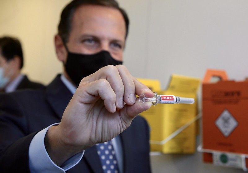Doria acompanha aplicação teste da vacina Coronovac