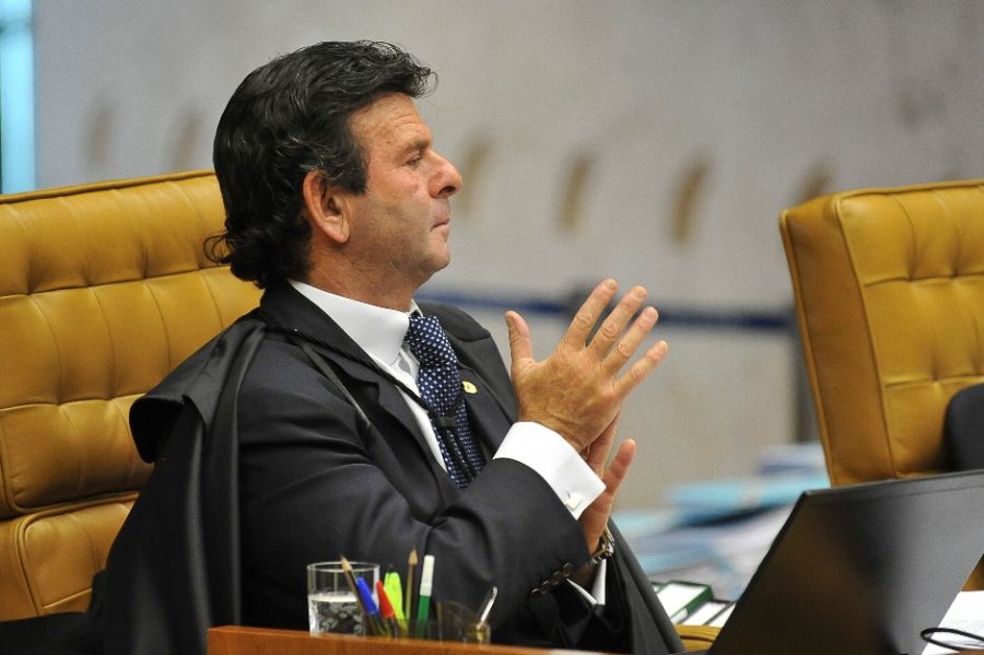 Ministros do STF aprovam aumento de 18% do próprio salário