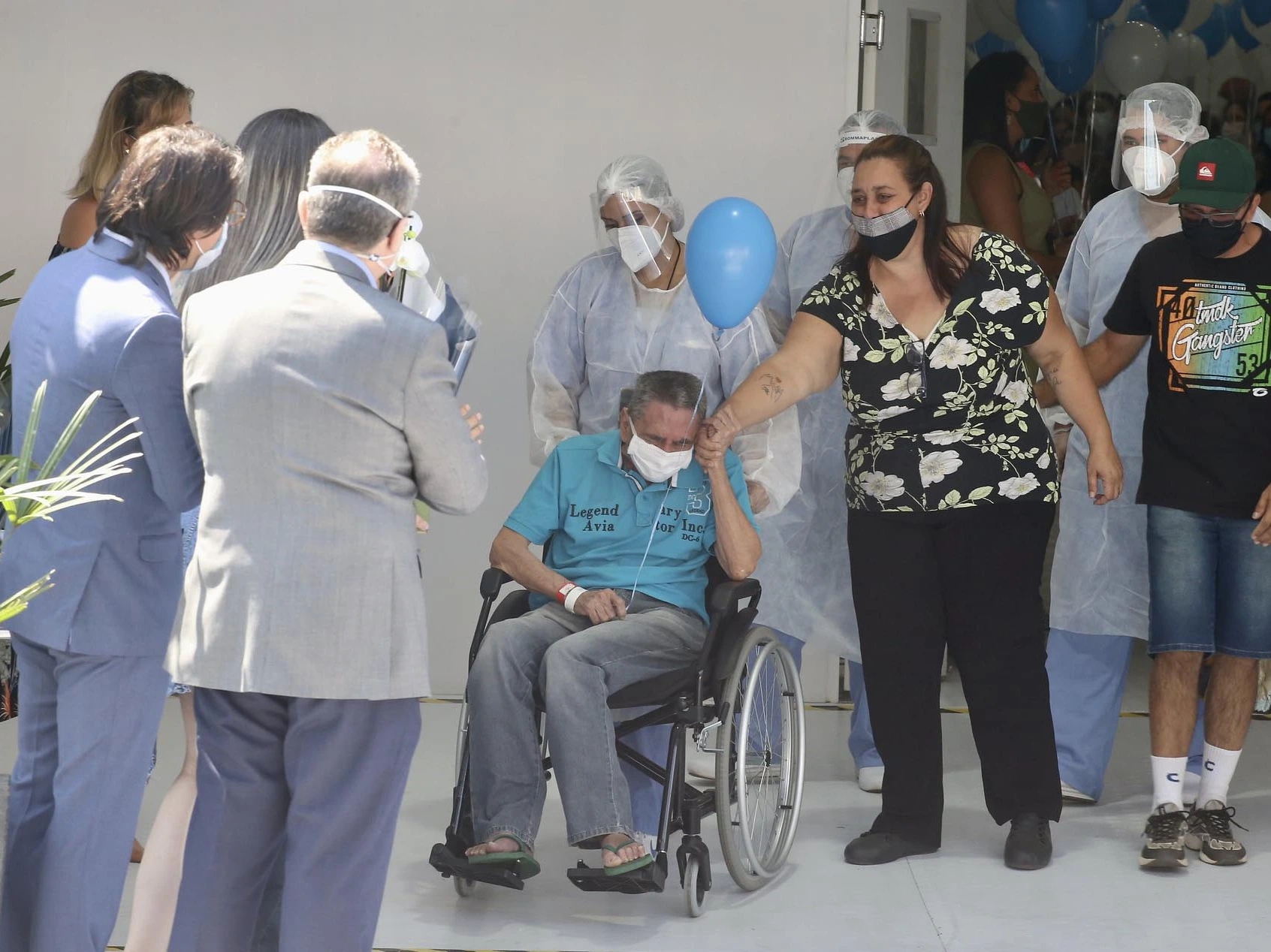 Iray Fernandes deixando o hospital de campanha do Ibirapuera