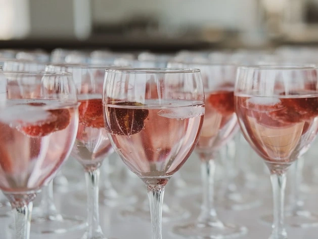 Você sabe como é feito o vinho rosé? Sommelier explica