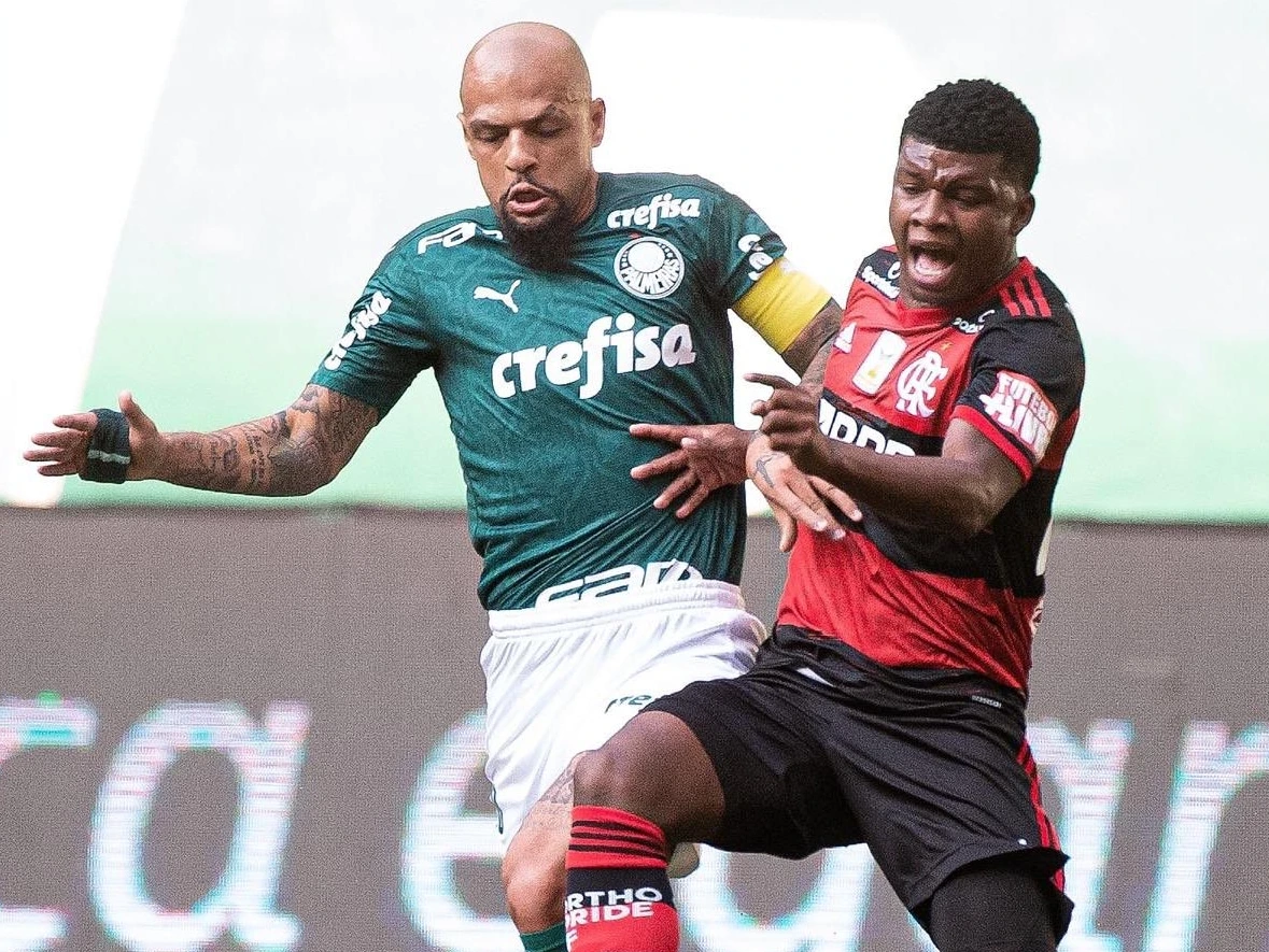 Felipe Melo em lance contra Lincoln Alexandre Vidal/Flamengo